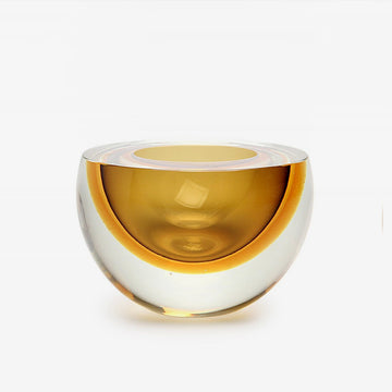 An artistic magnificence, the Gardeco Glass Bowl Flat Diagonal Fume Amber features a mesmerizing rainbow-like pattern with a yellow center.