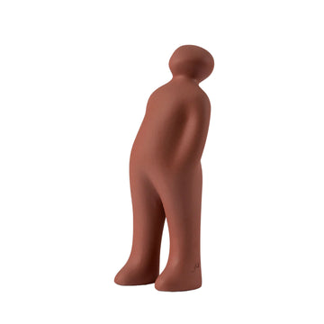 A Gardeco Ceramic Sculpture Visitor Small Pau Brazil Clear Cor39 with a Gardeco finish standing on a white background, attracting visitors.