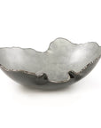 A Gardeco Mapa 30 Prata Fosca Top Platina with a silver rim, exuding luxury.