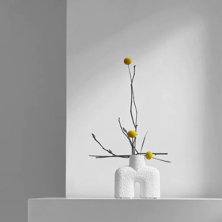 This is a 101Cph Cobra Uno Mini Bubble White 203021 photo of a vase with yellow flowers. The product is by the brand 101 Copenhagen.