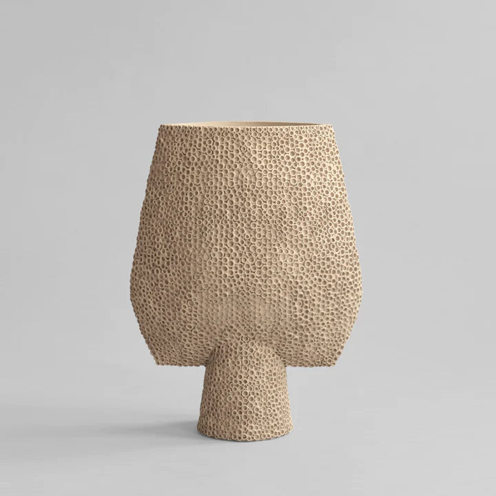 A 101Cph Sphere Bubl Shisen Big Sand 231015 vase on a visually appealing grey background.