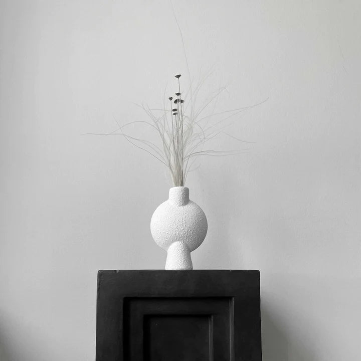 The 101Cph Sphere Vase Bubl Mini Bubble White 202003, a product by 101 Copenhagen, gracefully rests atop the sleek black box.