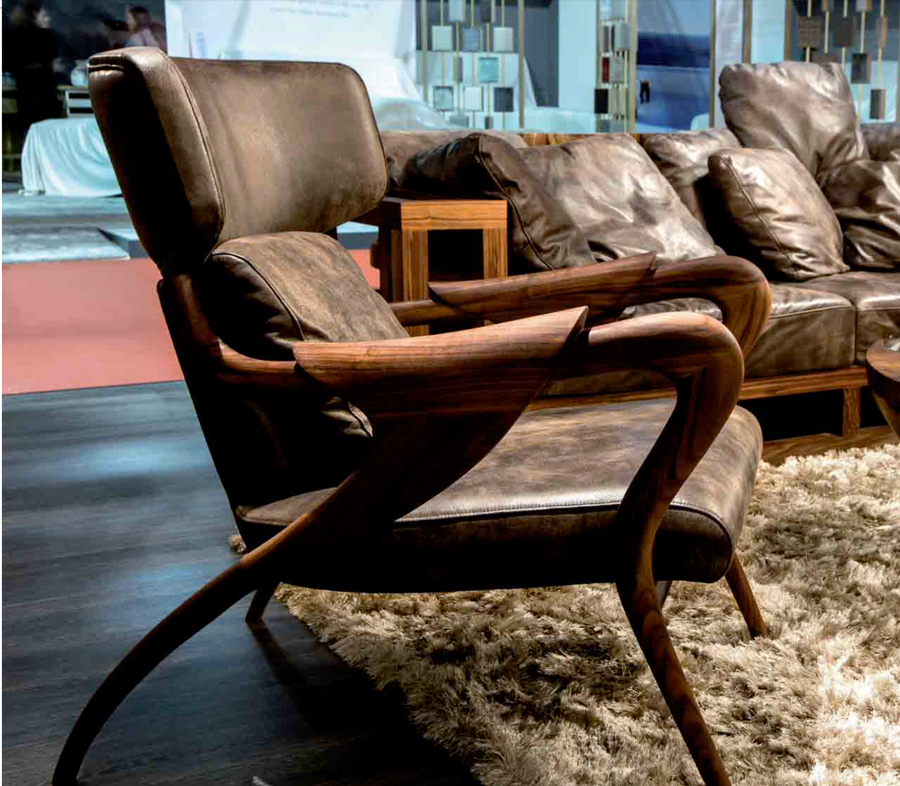 An Agrippa Isadora Lounge Chair with Nordic design in a living room.