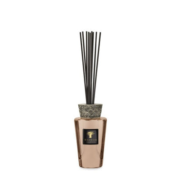 A Baobab Black Cyprium 250ml Diffuser Mini TOTEMXSCYP in a brown vase, filled with sandalwood fragrance.