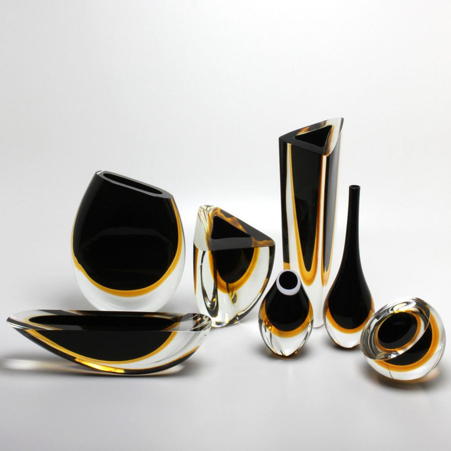 A collection of Gardeco Glass Bowl Cance 160 Black Amber vases that can serve as a stunning focal point in a space with fresh flowers.