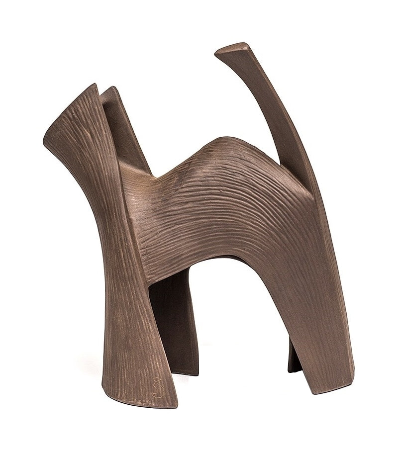 A Gardeco Ceramic Sculpture Darius Brown with a curved shape created by a Belgian artist.