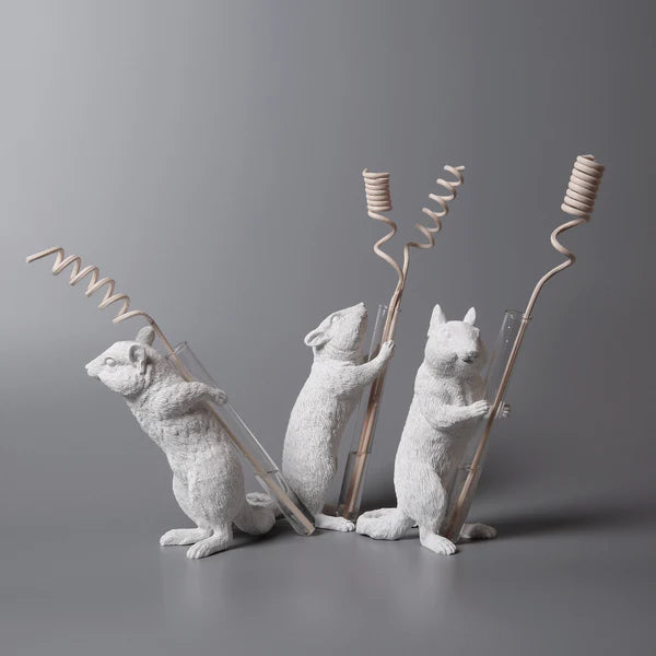 Haoshi Chipmunk Vase Carry on Back 03 Spacio India