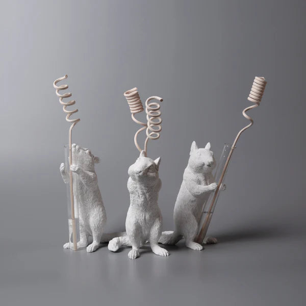 Haoshi Chipmunk Vase Hold 02 Spacio India