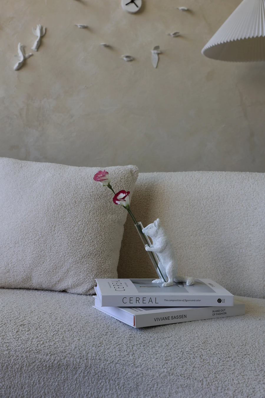 Haoshi Chipmunk Vase Hold 02 Spacio India