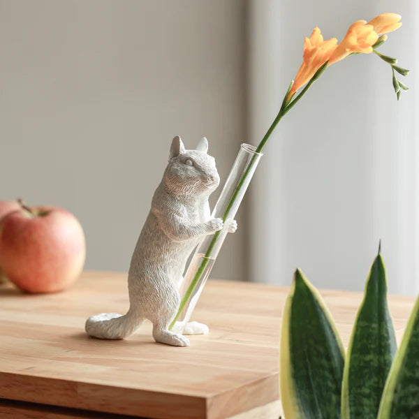 Haoshi Chipmunk Vase Hold 02 Spacio India