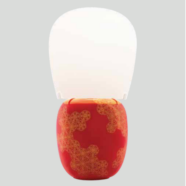 A KDLN Hive table lamp with a white shade.