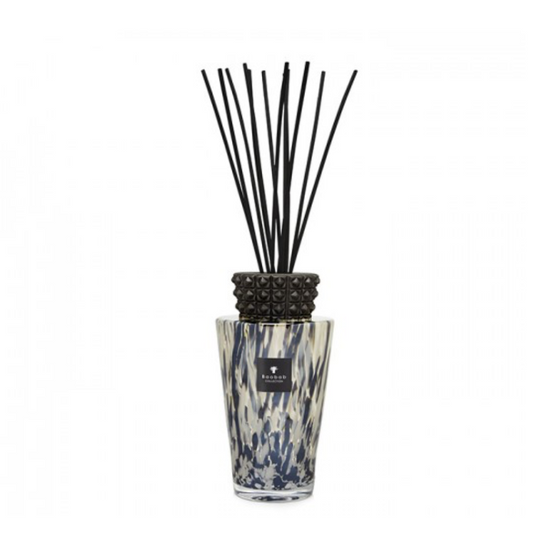 Baobab Black Pearls 250ml Diffuser Mini TOTEMXSPB in a blue and white vase scented with black pearls and ginger.