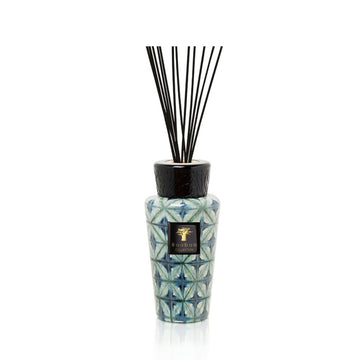 Baobab Boho Kilan Diffuser DIF500BKI with woody scents in a blue and white vase.