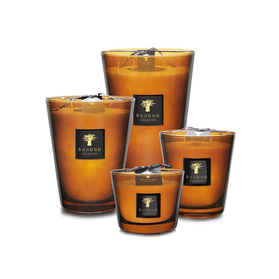 A group of Baobab Cuir De Russie candles scented with Cuir de Russie fragrance and adorned with a black lid.