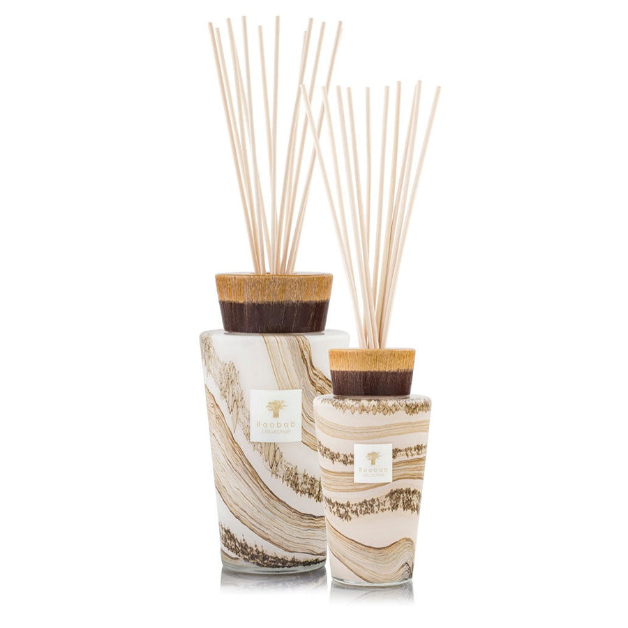 A pair of Baobab Sand Siloli 2L Diffuser Med TOTEMMSSI with wooden sticks, perfect for adding fragrance to your space.