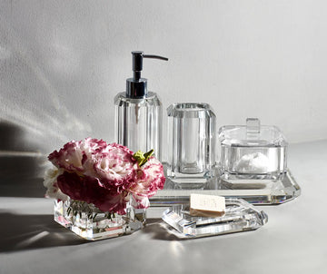 The SV Casa Cortina Collection presents a luxurious Bath Set SV Cortina featuring a delicate flower and soap.