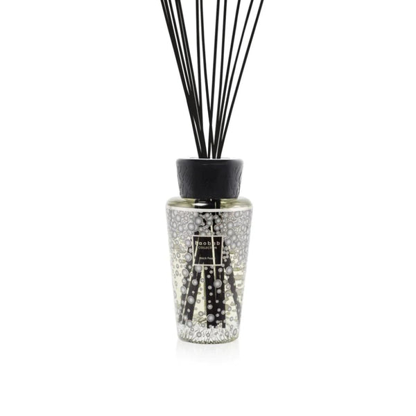 Enhance your space with the captivating fragrance of Baobab Black Pearls Diffuser DIF500PB by Baobab. This exquisite reed diffuser features elegant black and silver sticks, creating a stylish and luxurious ambiance. Experience.