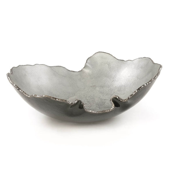 A Gardeco Mapa 30 Prata Fosca Top Platina with a silver rim, exuding luxury.