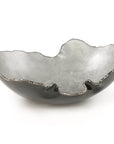 A Gardeco Glass Bowl Mapa 30 Prata Fosca Top Platina with a silver rim, exuding luxury.