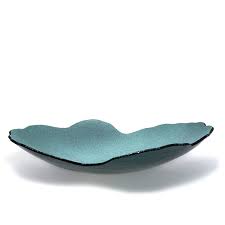 A Gardeco Glass Bowl Mapa 30 Verde displayed in an interior space.